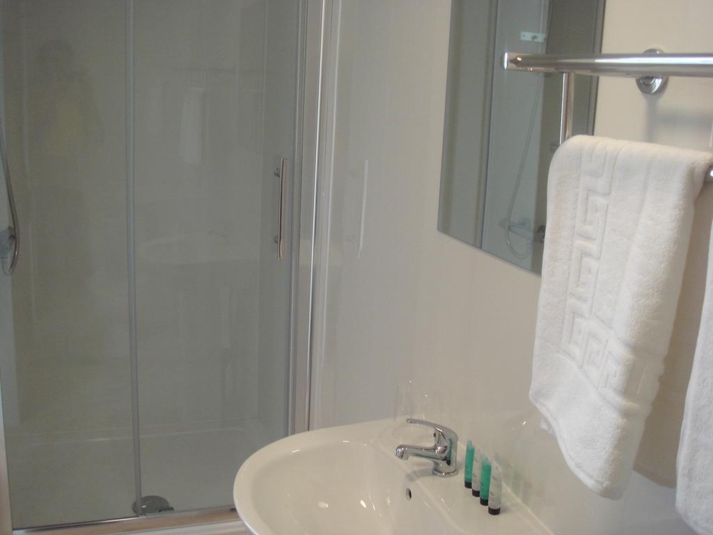New Lomond Hotel Paisley Ruang foto